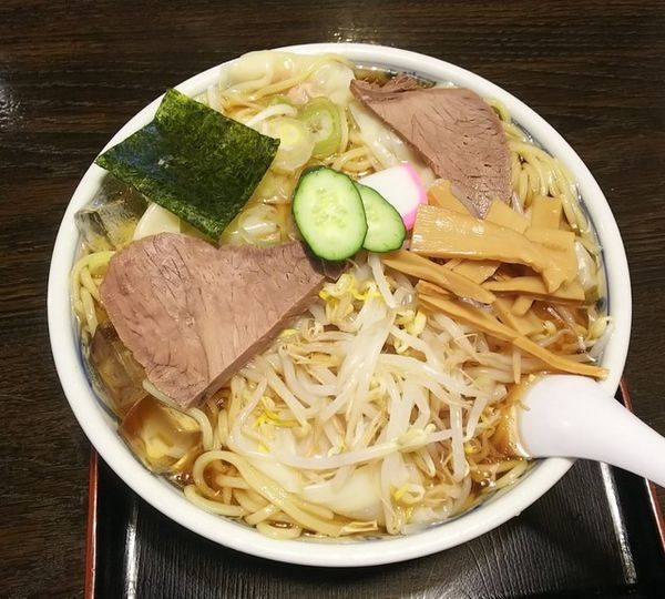 「冷しワンタンメン918円」@栄屋本店の写真