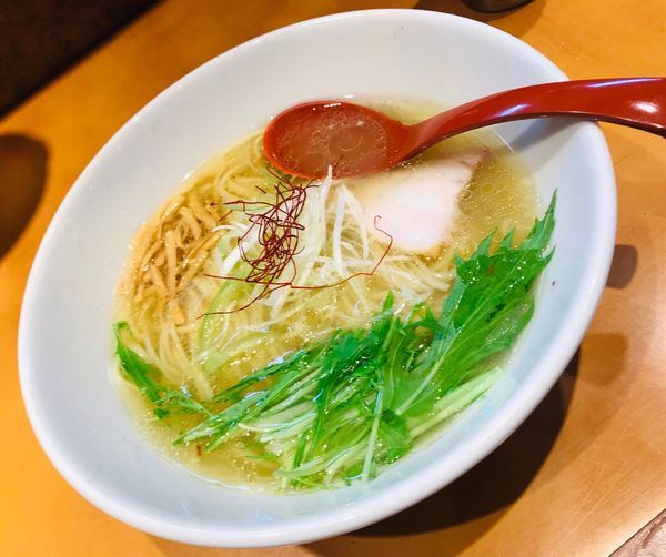 「香彩鶏だし塩ラーメン」@麺屋 翔 品川店の写真