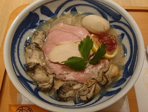 「【寿製麺よしかわ】牡蠣の冷やしそば＋牡蠣3個＋味玉」@むぎくらべの写真