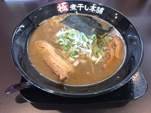 「煮干し豚骨ラーメン 730円」@極煮干し本舗 久喜店の写真