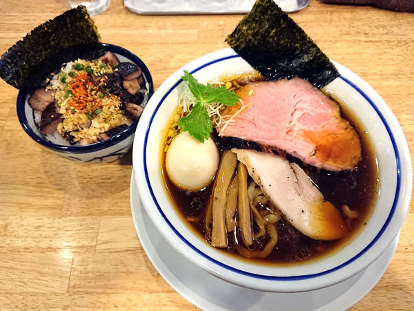 「煮玉子中華そば(醤油)+チャーシューご飯」@手打式超多加水麺 ののくらの写真