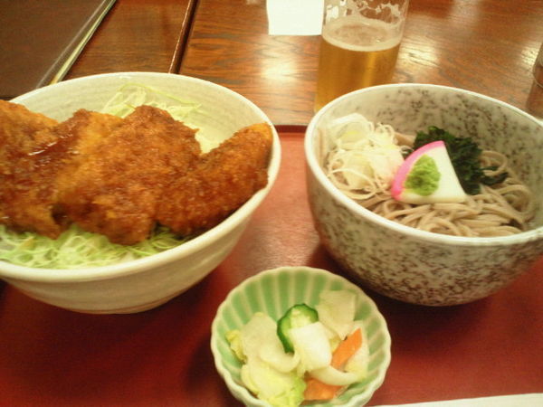 「ソースかつ丼セット 800円、瓶ビール 550円」@立ち喰いそば 松月庵の写真