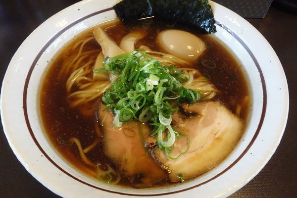 「煮玉子そば」@BASSO どりるまん商店 羽後町本店の写真