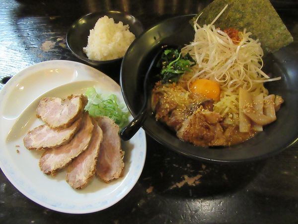 「黄金の味噌まぜそば（８８０円）＋チャーシュー３３０円」@ラーメン 一遊の写真