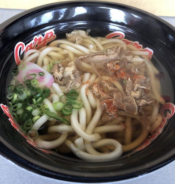 「肉」@カープうどん マツダズームズームスタジアム店の写真