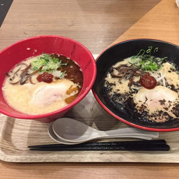 「メインダブルセット  1,000円  麺インブラック＋赤丸」@1/2PPUDO 渋谷ヒカリエ店の写真