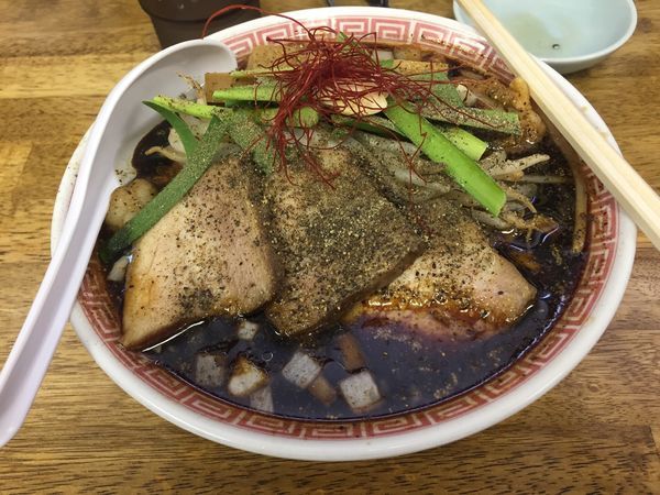 「【期間限定】ブラック ザ ホルモン（大盛）900円」@中華蕎麦 丸め 東久留米店の写真