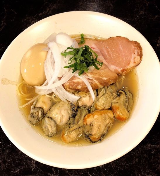 「【土.日.祝限定】牡蠣の中華そば(味玉)」@中華SOBA にぼ乃詩の写真