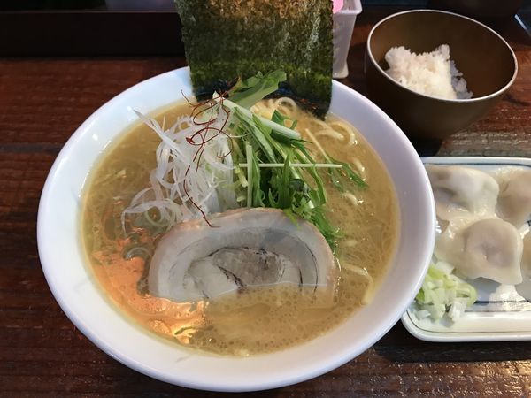 「アゴ塩ラーメン＋クーポン水餃子」@横浜家系ラーメン いとし家の写真