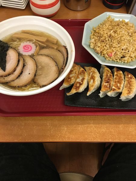 「チャーシュー麺【白醤油】＋半炒飯と餃子」@らーめん我礫の写真