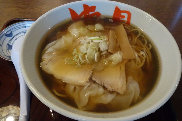 「ワンタンメン（小）」@ワンタンメンの満月 酒田本店の写真