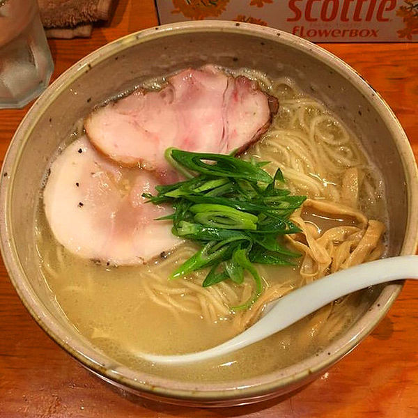「鶏チャーシュー麺」@麺屋 臥龍の写真
