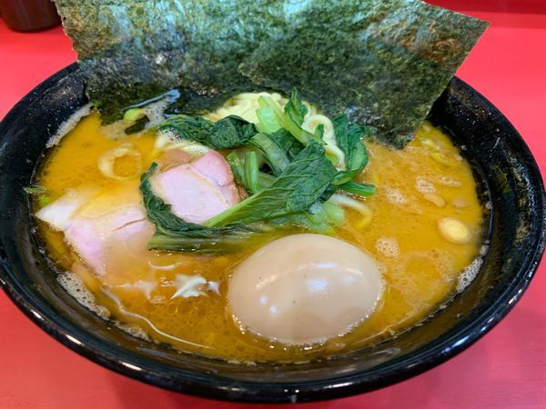 「ラーメン中盛、味玉」@家系総本山 ラーメン吉村家の写真