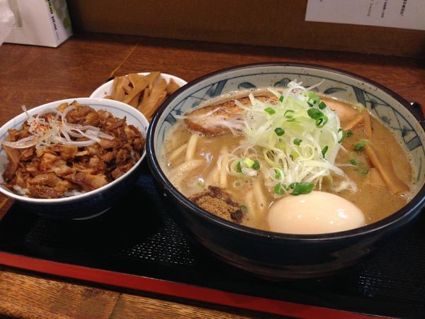 「中華そば＋メンマ＋チャーシュー丼」@つけそば 九六の写真