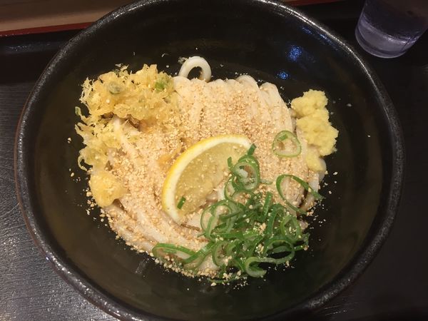 「冷やしぶっかけうどん(大)¥470」@本場さぬきうどん 親父の製麺所 浜松町店の写真