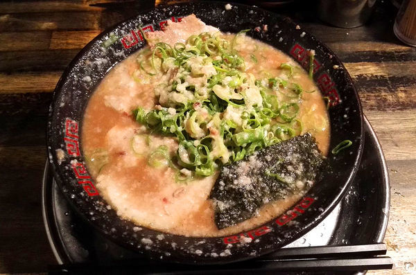 「とんこつラーメン」@無鉄砲 東京中野店の写真