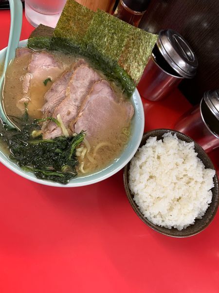 「チャーシューメン850円、ライス200円。」@横浜家系ラーメン 心家の写真