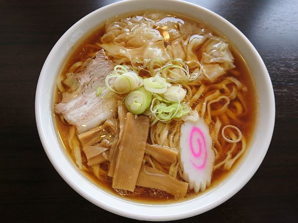 「ワンタンメン（しょう油）＋手打ち麺＋大盛り」@恵比寿の写真