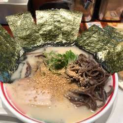 ぼんしゃん760円キクラゲ、ノリ各100円替玉硬麺150円