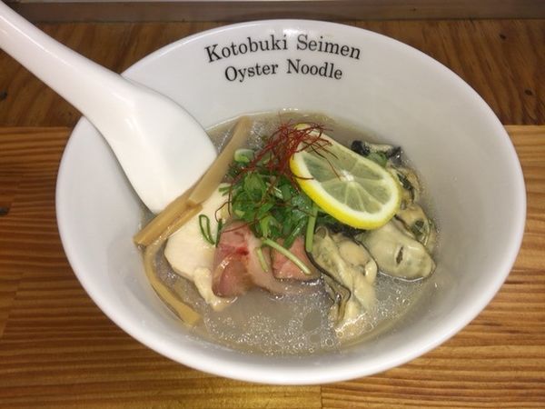 「牡蠣そば」@中華そば よしかわの写真
