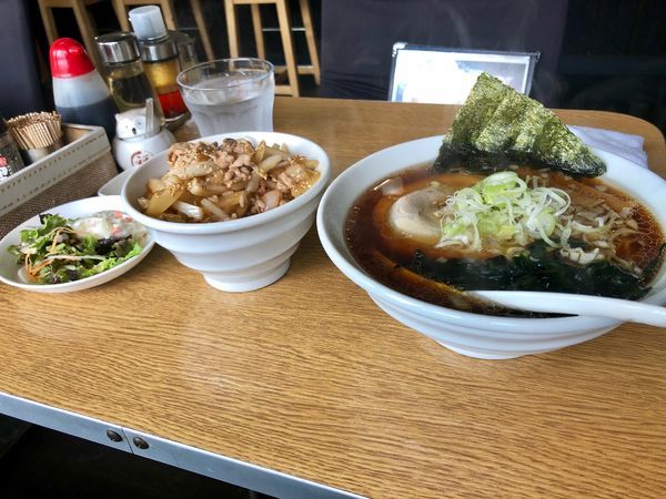 「本日のサービス定食A(ラーメン+半すた丼)¥850」@あじりんらーめんの写真