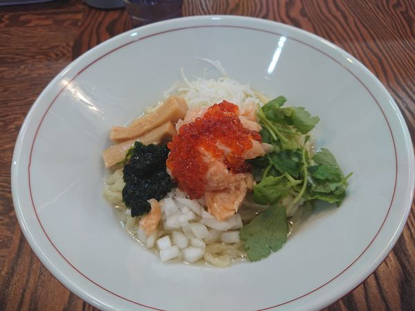 「サーモンとイクラと生のりと山葵の和えそば～割飯付～950円」@拉麺 イチバノナカの写真
