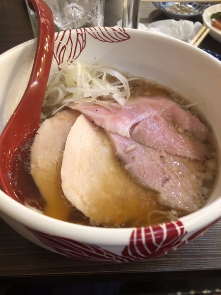 「比内地鶏と焼きアゴの背脂そば(醤油）」@麺処 あす花の写真