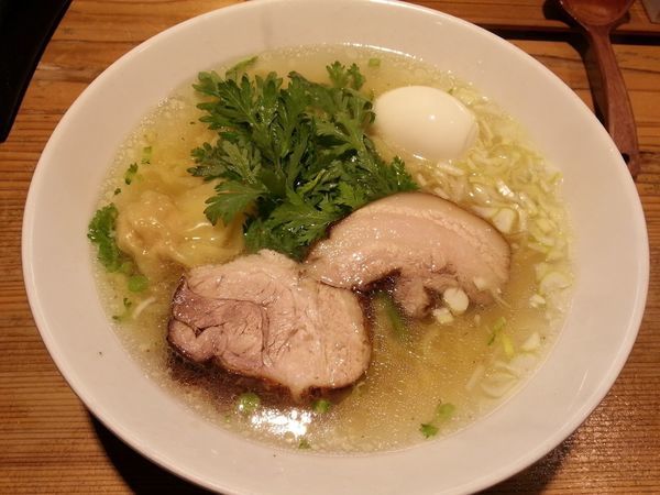 「本丸塩らー麺 ＋塩煮たまご」@横濱元町 本丸亭 横浜店の写真