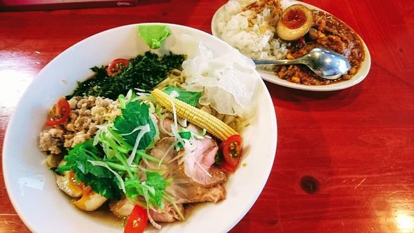 「【期間限定】冷やし鯵煮干しそば+キーマカレー」@讃岐ラーメン はまんど横須賀の写真