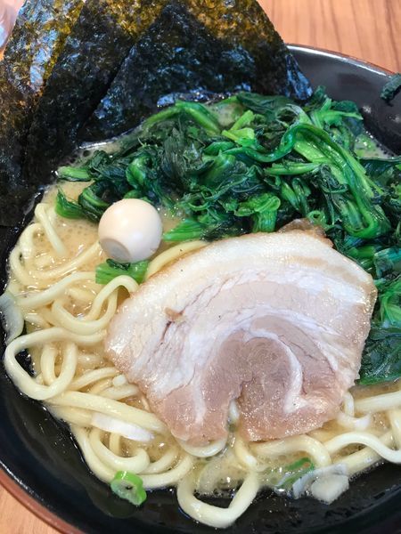 「ラーメン730円＋ほうれん草100円」@横浜家系ラーメン 壱角家 見沼深作店の写真