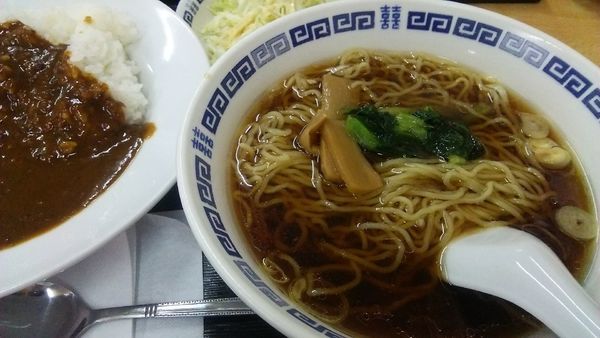 「半ラーメン 250円＋カレー 600円」@いこい食堂の写真