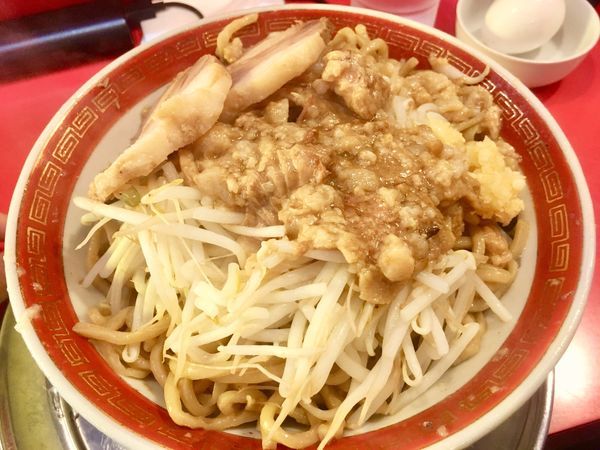 「まぜタロー850円+大盛り100円+温玉50円 脂マシマシ」@ラーメンタロー 大森の陣の写真