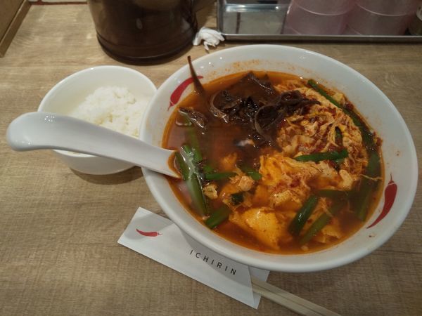 「辛麺　辛さ5きくらげ小ご飯」@辛麺屋 一輪の写真