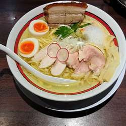 信州黄金シャモの軍鶏そばレザークリスピーチャーシューハーフト