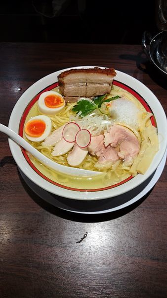 「信州黄金シャモの軍鶏そばレザークリスピーチャーシューハーフト」@NAKAGAWA わずの写真