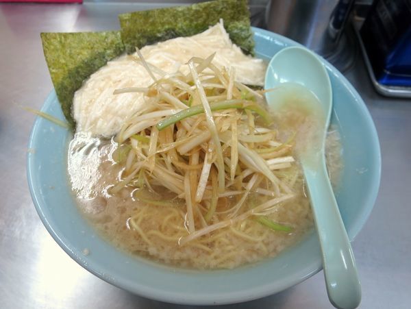 「ネギトロラーメン ８４０円 ※麺硬め・アブラ多め」@ラーメンショップ 坂東店の写真