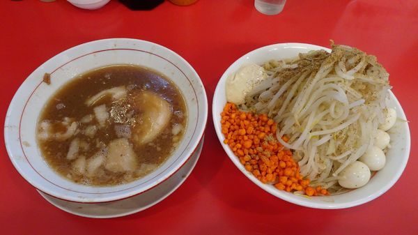 「つけ麺（850円）＋うずら　野菜ニンニク辛揚げガリマヨ」@鷹の目 獨協大学前本店の写真