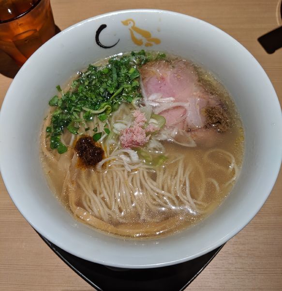 「真鯛と蛤の塩そば　900円」@SOBAHOUSE 金色不如帰 新宿御苑本店の写真