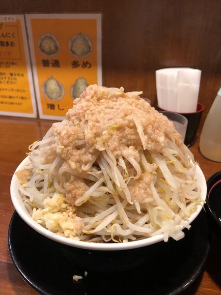 「肉そば670円ヤサイアブラ増し生卵50円」@肉そば千の写真