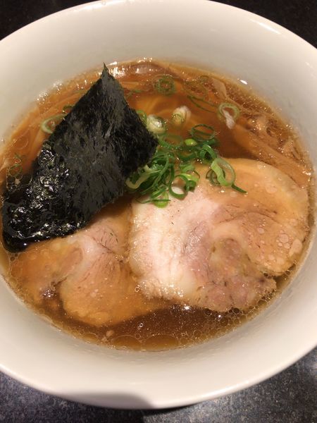 「醤油らぁ麺 950円」@支那そばや 新横浜ラーメン博物館店の写真