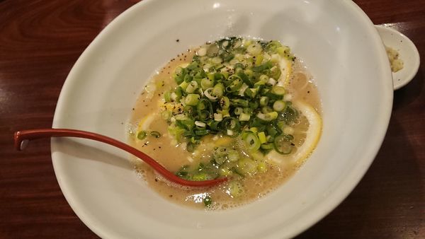「レモンとんこつラーメン 750円」@麺也オールウェイズ 長与店の写真