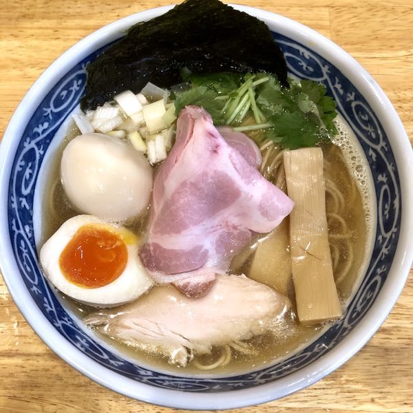 「煮干しそば白醤油 ￥690＋ﾗｰﾊﾟｽ味玉」@寿製麺よしかわ 坂戸店の写真
