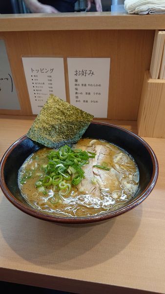 「豚骨醤油ラーメン」@ラーメン栄楽の写真