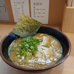 豚骨醤油ラーメン