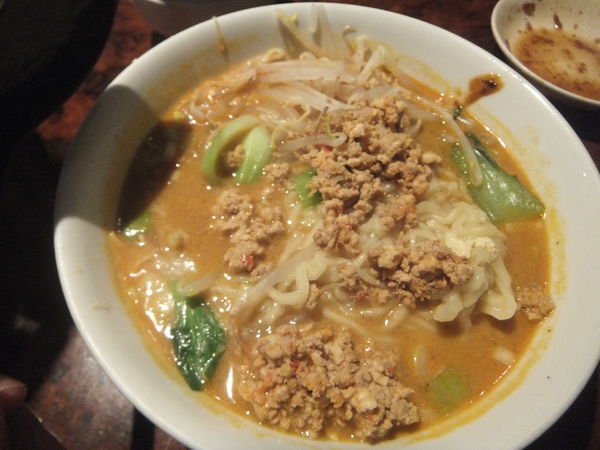 「坦々麺500円(税抜き、別途お通し代300円)」@135酒場 御徒町店の写真