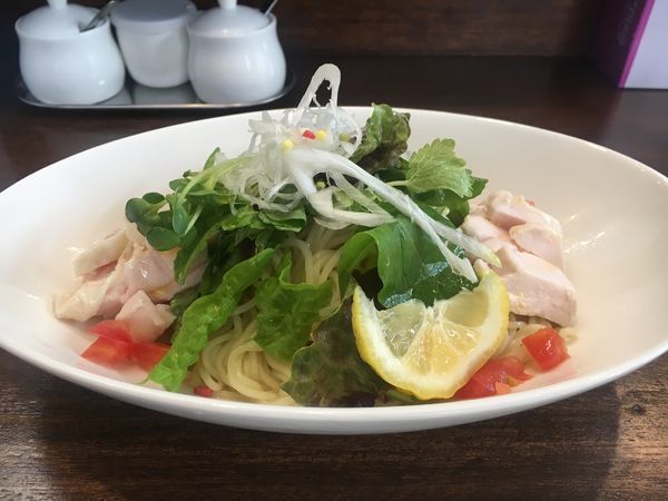 「醤油ラーメン、冷製 レモン香るまぜそば」@らぁめんひろりんの写真