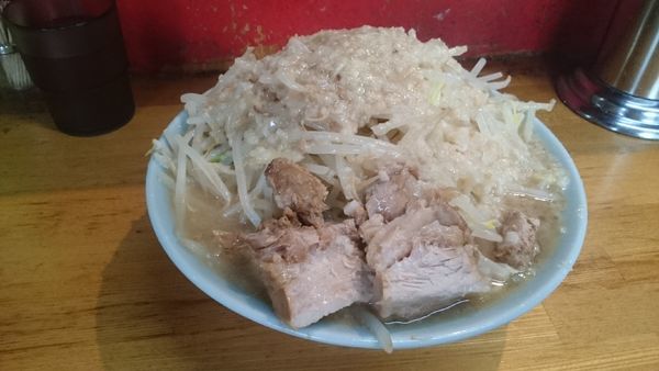 「ラーメン(ヤサイ多め・アブラ)￥７５０」@ラーメン髭の写真