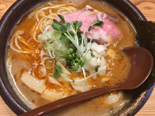 「赤そば930円」@麺通 伊武記の写真