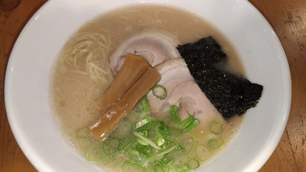 「豚白湯ラーメン＋チャーシュー1枚」@ろく月の写真
