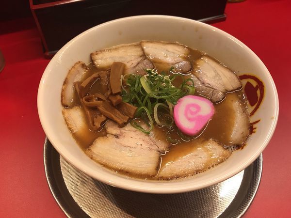 「特そば800円」@丸高中華そば 神戸二宮店の写真